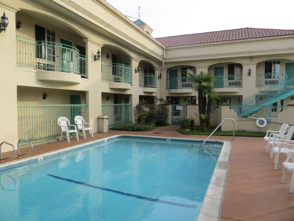 Hotel Lyfe & By Aga - Lax Airport 2*