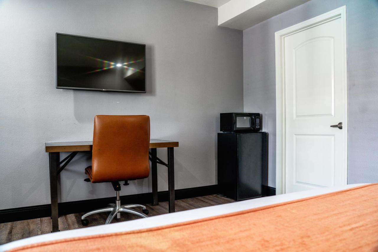 Hotel Lyfe & By Aga - Lax Airport 2*