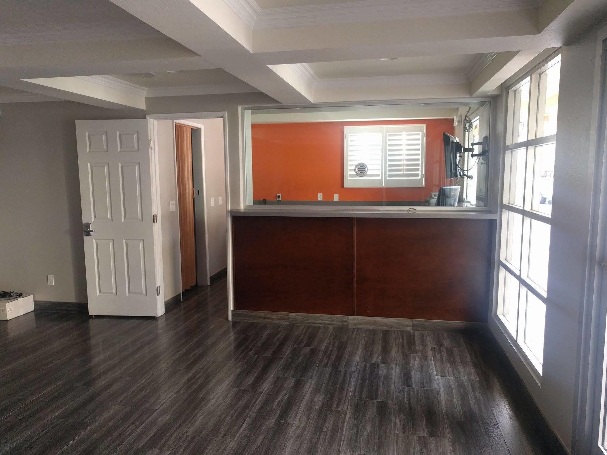 Hotel Lyfe & By Aga - Lax Airport 2*