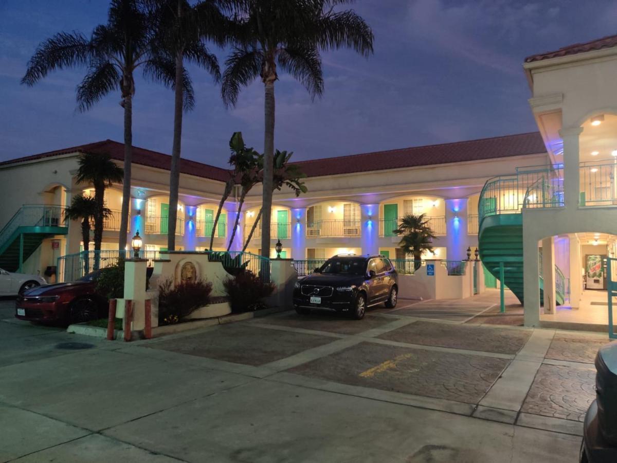 Lyfe & By Aga - Lax Airport Hotel