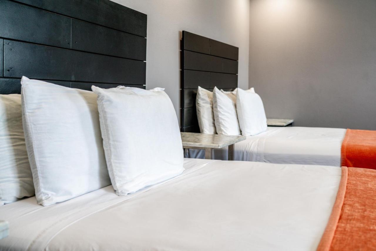 Lyfe & By Aga - Lax Airport Hotel