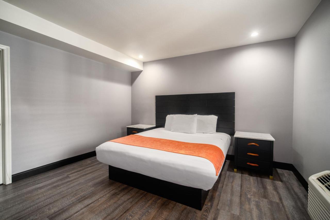 Hotel Lyfe & By Aga - Lax Airport 2*