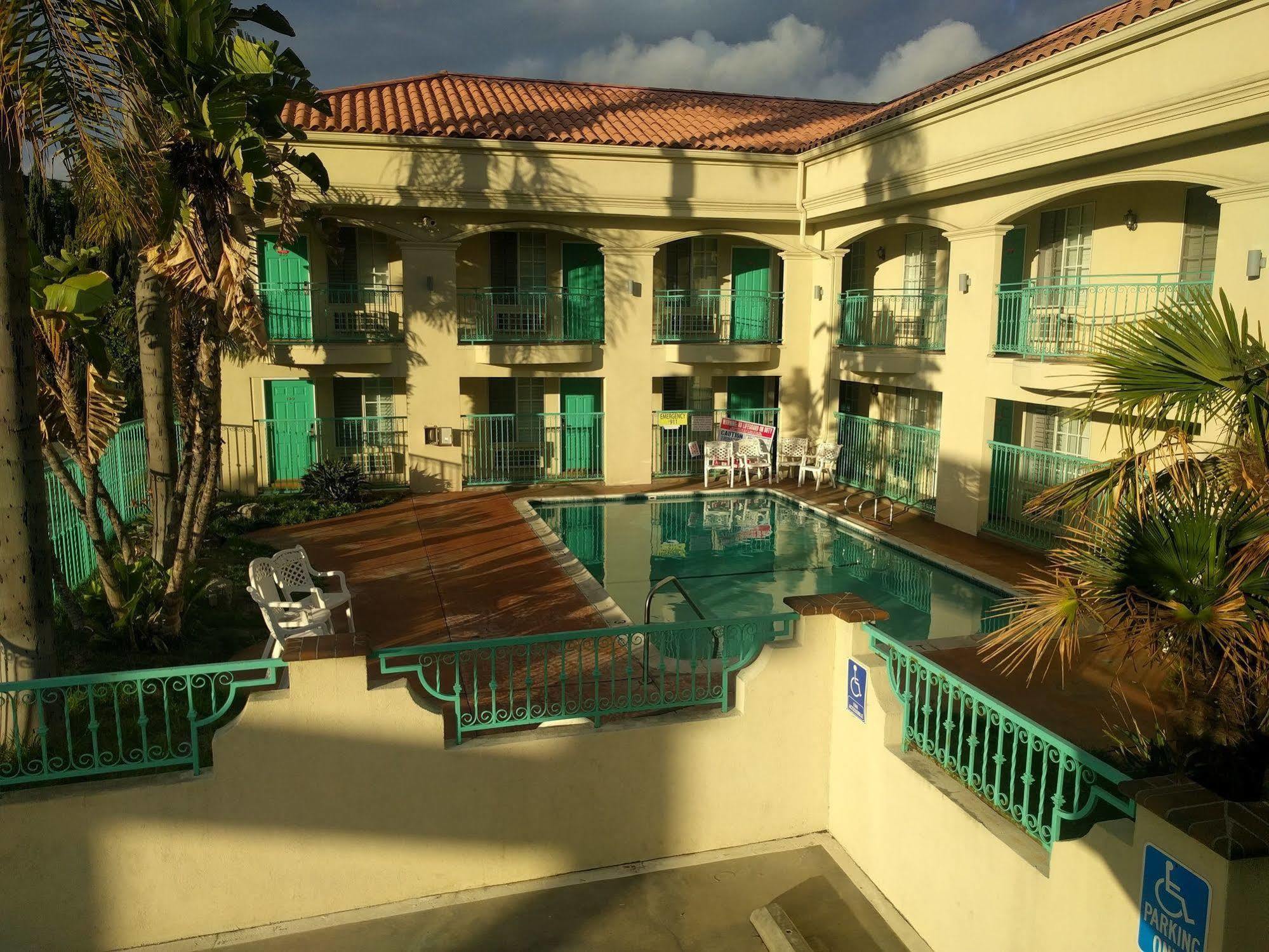 Hotel Lyfe & By Aga - Lax Airport