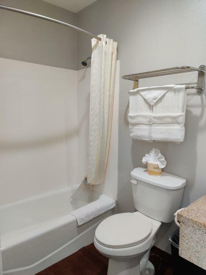 Hotel Lyfe & By Aga - Lax Airport 2*